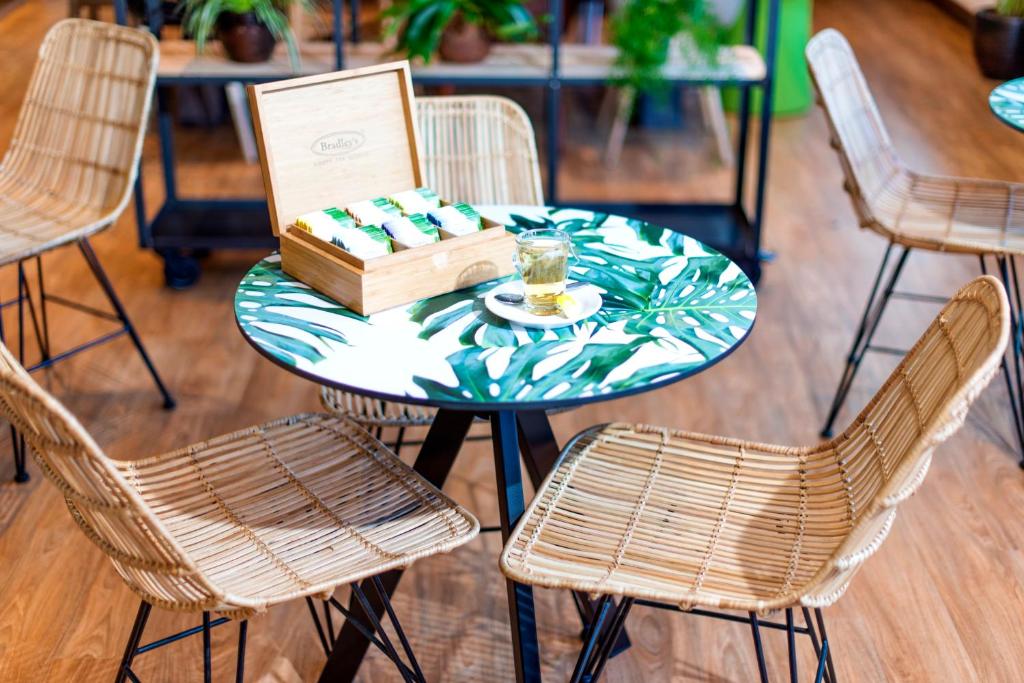 Court Garden Hotel - Resim 12