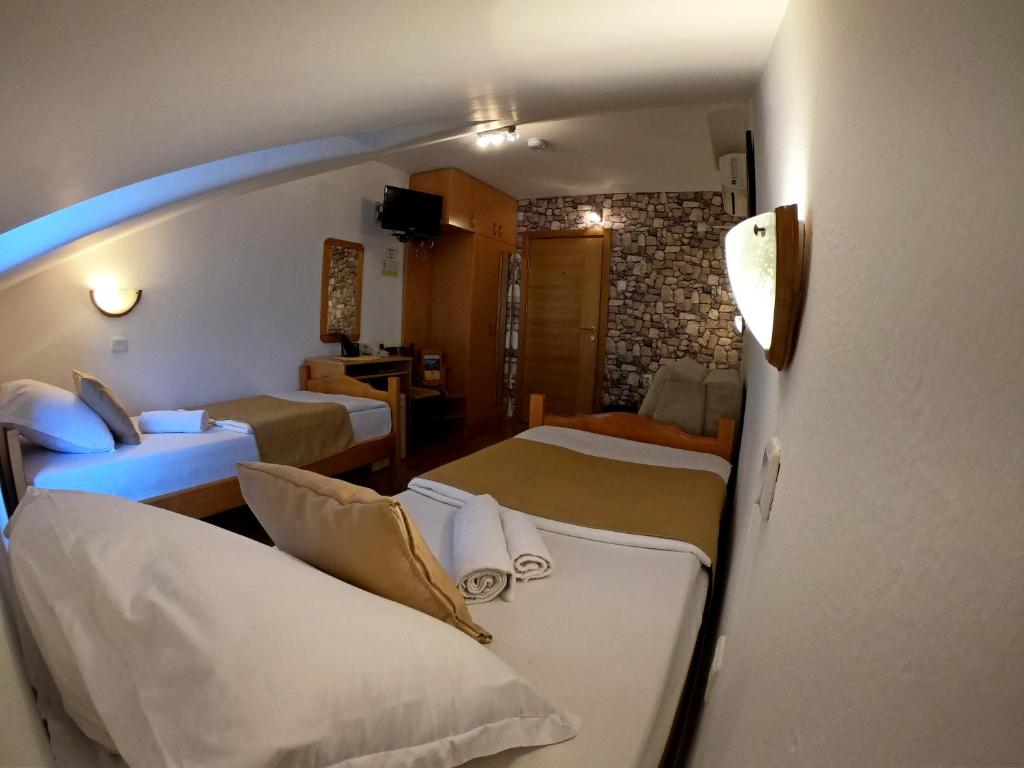 Postel nebo postele na pokoji v ubytování Hotel Bokeljski Dvori