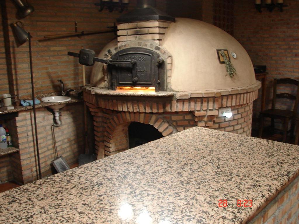 Kuchyň nebo kuchyňský kout v ubytování Hostal Alfil