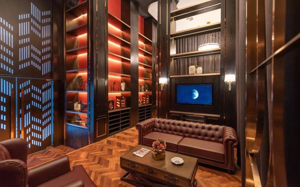 TV a/nebo společenská místnost v ubytování Ames Hotel