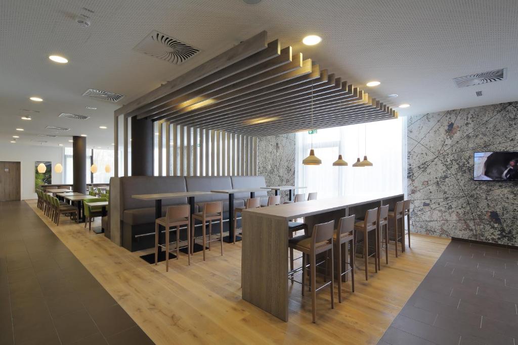 Restaurace v ubytování Holiday Inn Express Friedrichshafen by IHG