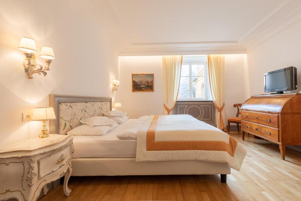Posteľ alebo postele v izbe v ubytovaní Hotel Elephant