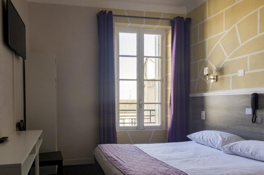 Postel nebo postele na pokoji v ubytování Citotel Hôtel Cesar