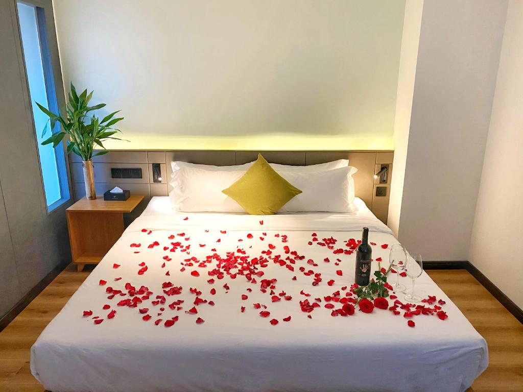 Postel nebo postele na pokoji v ubytování Yunfan Hotel