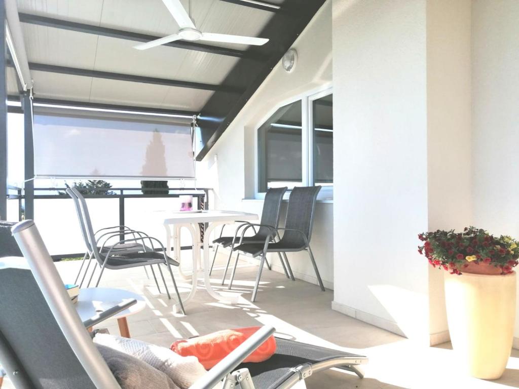 Lovely Sea View House in Malinska Island Krk - 4