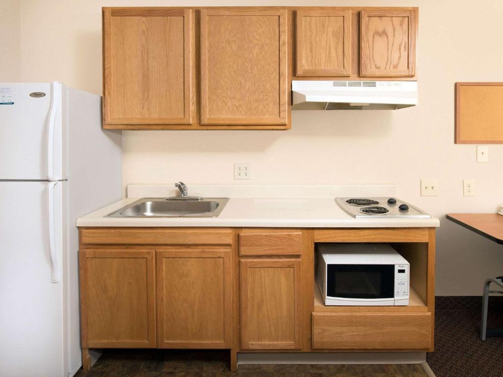 WoodSpring Suites Merrillville - Queen Room With Sofa Bed - Non-Smoking