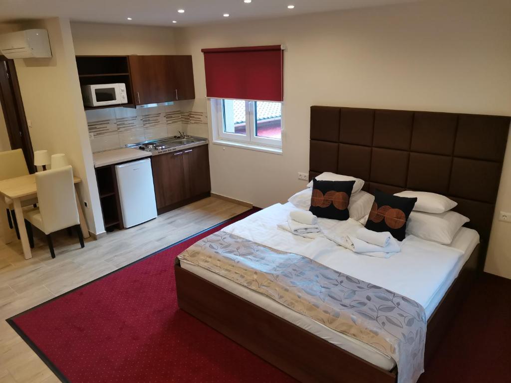 A bed or beds in a room at Termál Apartmanház