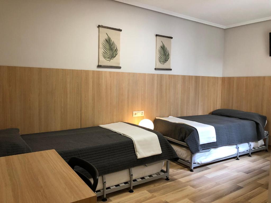 Postel nebo postele na pokoji v ubytování Bearan Bar & Rooms