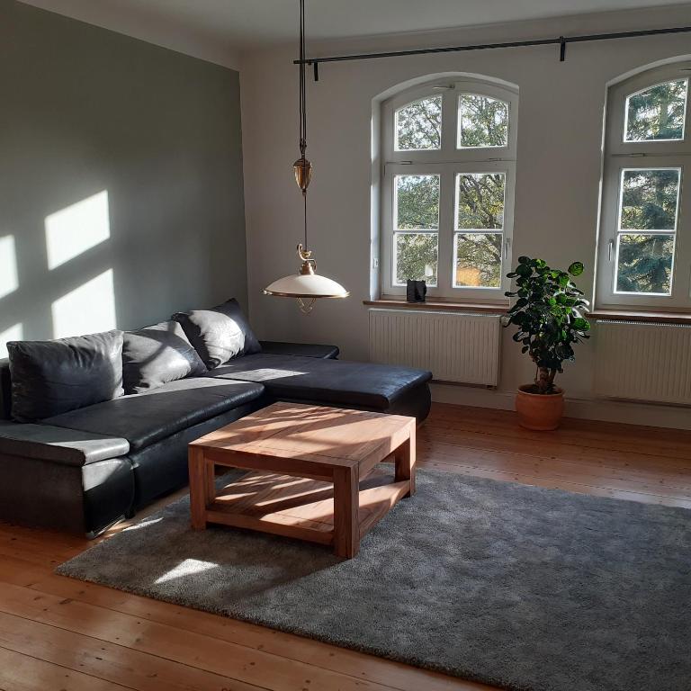 a living room with a couch and a coffee table at Ferienwohnung ehemalige Revierförsterei "uns Lütt" in Kuhstorf