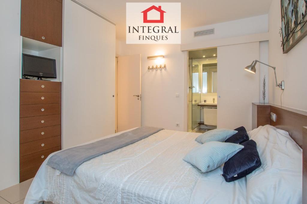 Posteľ alebo postele v izbe v ubytovaní Palamós BeachFront Apartment