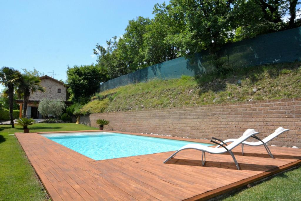 Bazén v ubytování Rustico Villa Marciaga With Pool nebo v jeho okolí