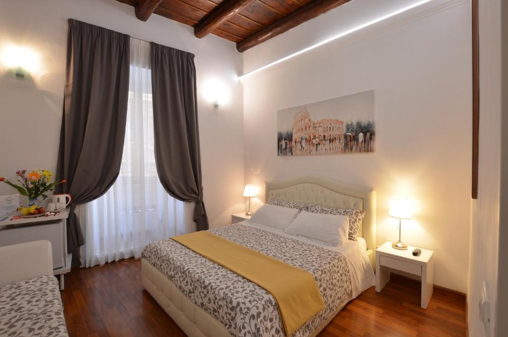 A bed or beds in a room at Notti A Roma