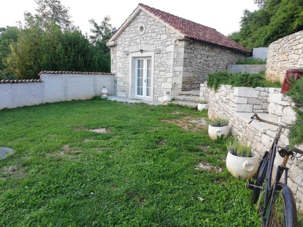 Vonkajšia záhrada v ubytovaní Tailor's house