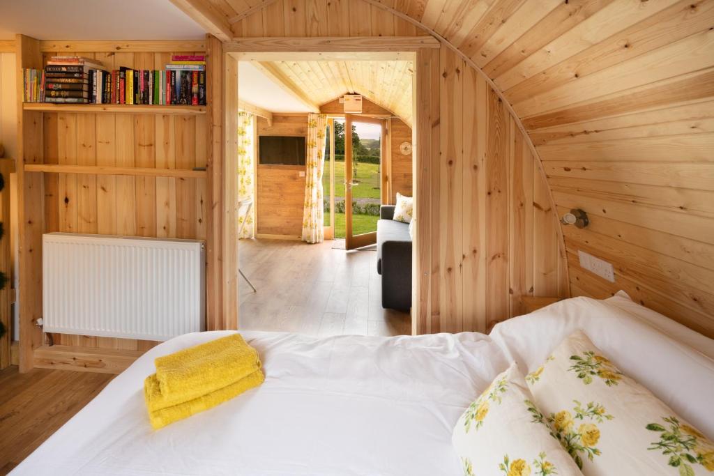 Orchard Glamping - Deluxe Family Suite