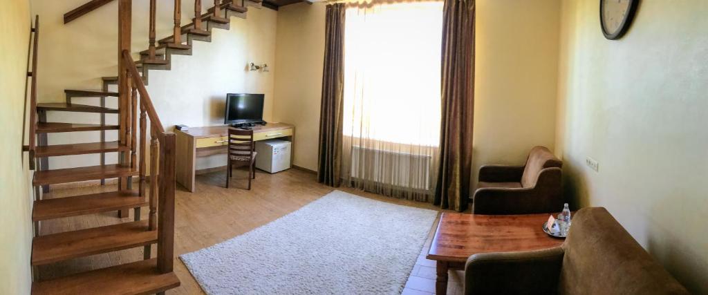 Pivdenna Brama - 