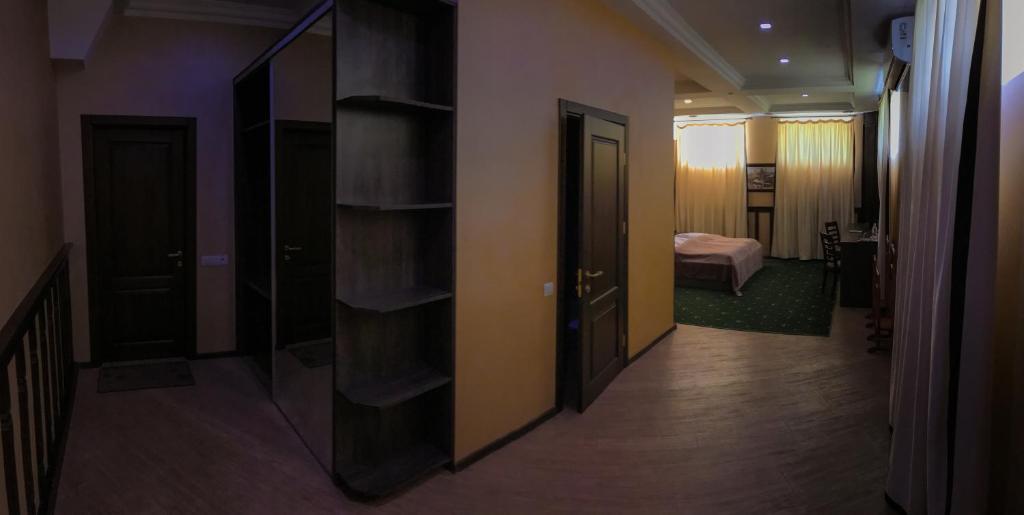 Pivdenna Brama - 