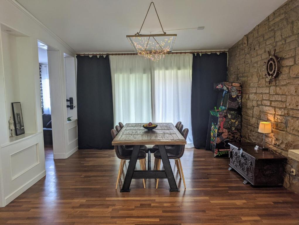 a dining room with a table and chairs in it at Dalt Vila Salou Deluxe in Salou