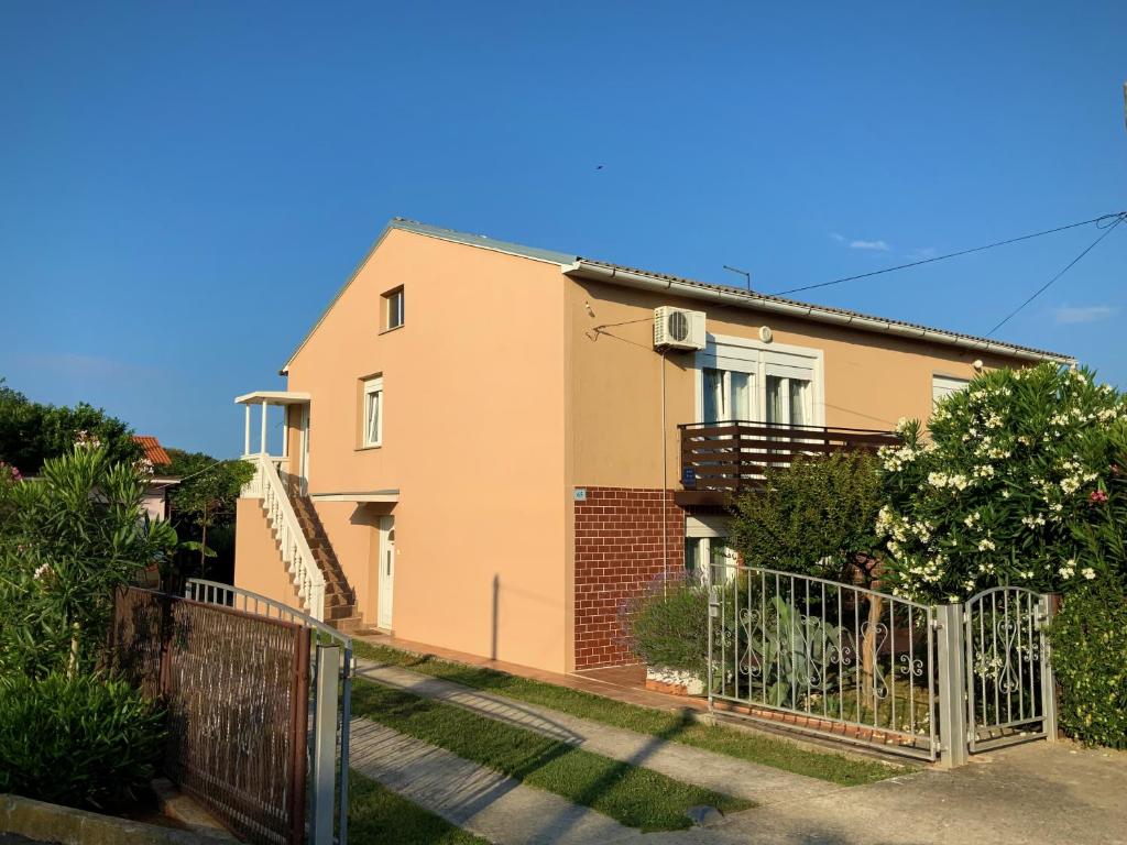 Budova, kde se apartmán nachází