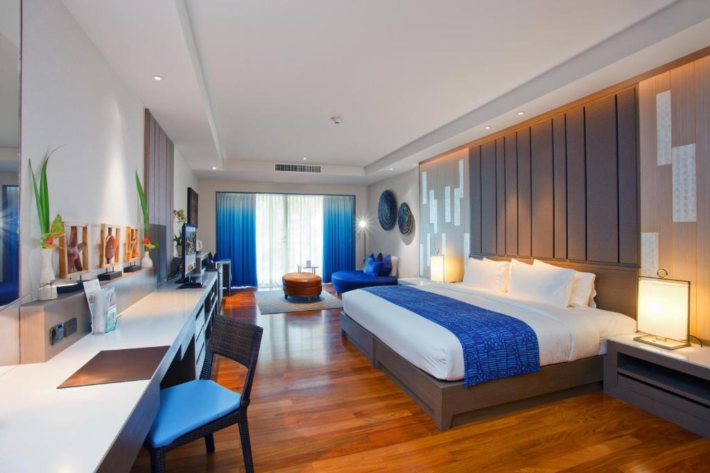 Holiday Inn Resort Phuket, an IHG Hotel - 1 King Suite Piece View Balcony Balcony