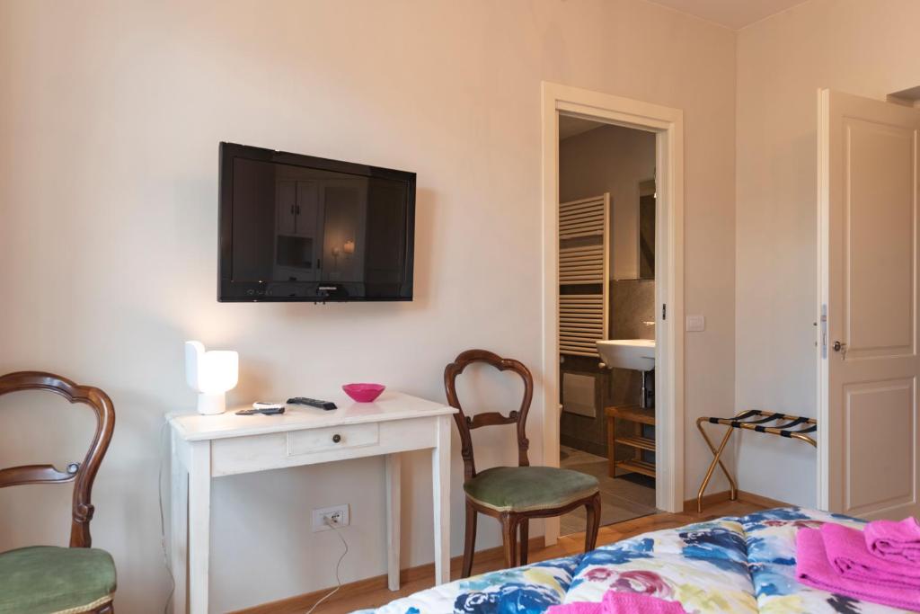 טלויזיה ו/או מרכז בידור ב-IN LUCUS Guest House