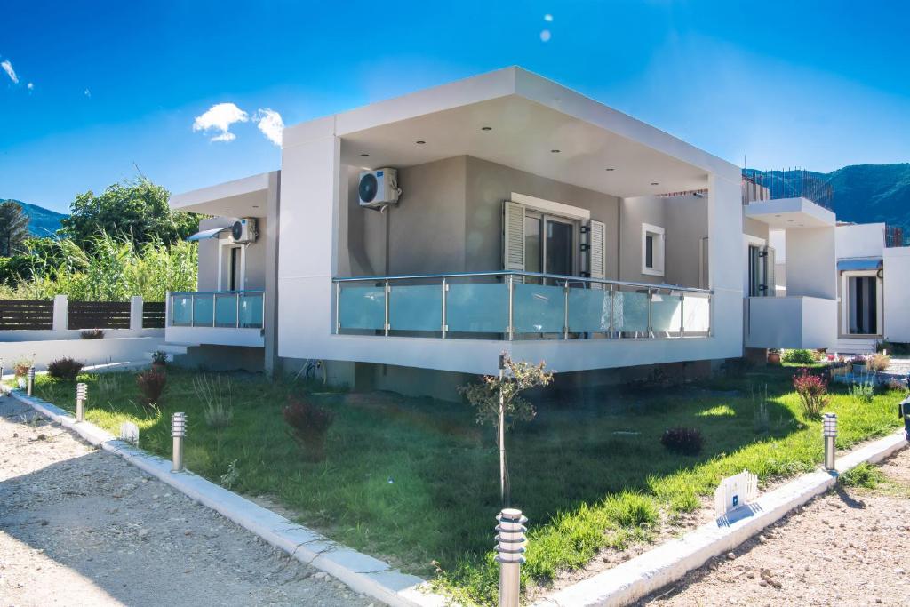 Bounatsa Studios & Apartments - 1