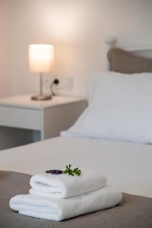 Bounatsa Studios & Apartments - 12