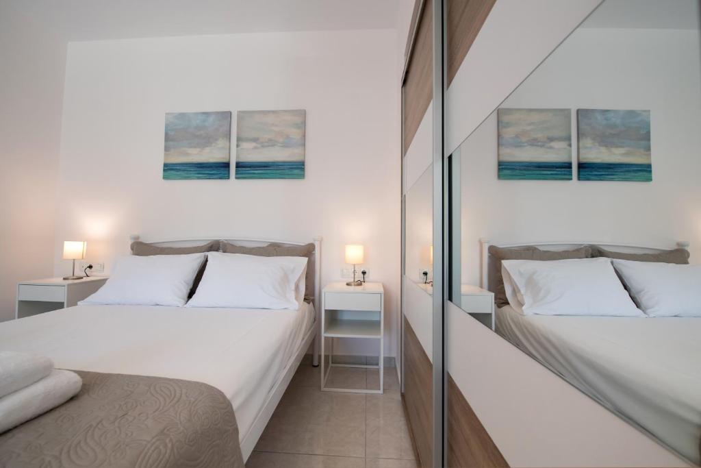 Bounatsa Studios & Apartments - 17