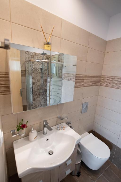 Bounatsa Studios & Apartments - 18