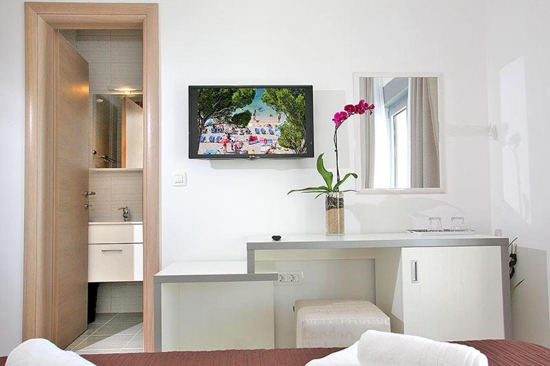 TV a/nebo společenská místnost v ubytování Apartments Simic Makarska