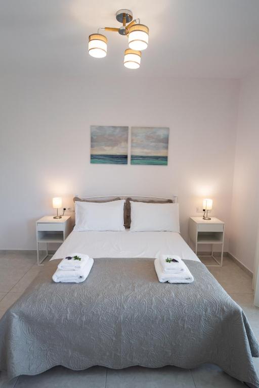 Bounatsa Studios & Apartments - 9