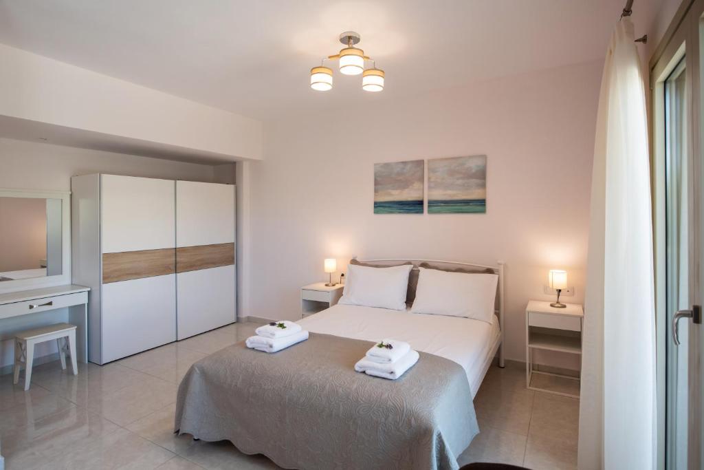 Bounatsa Studios & Apartments - 10