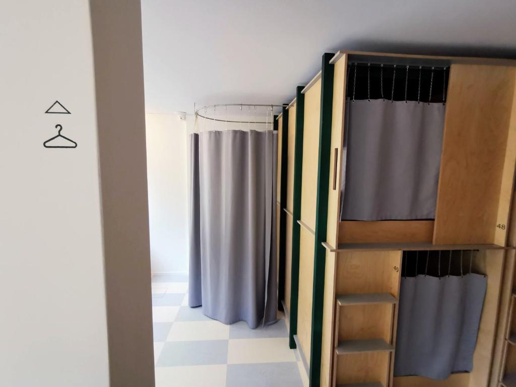 Postel nebo postele na pokoji v ubytování Green Marmot Capsule Hotel Zürich