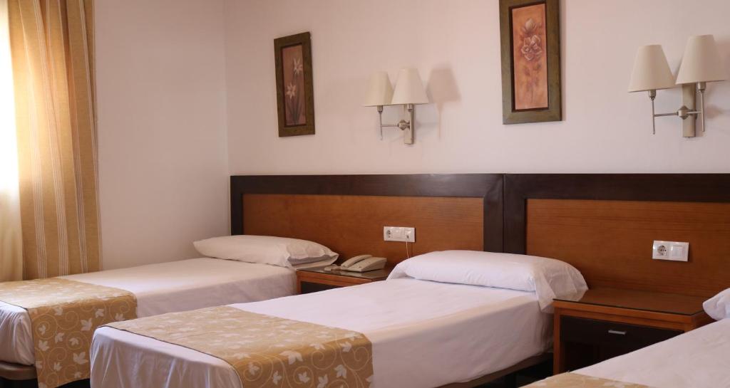 Hotel Restaurante Blanco y Verde, Коніль-де-ла-Фронтера ...