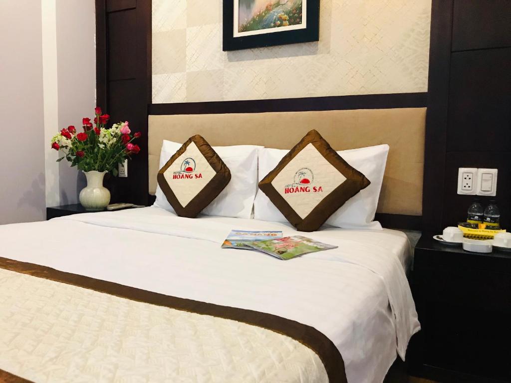 Postel nebo postele na pokoji v ubytování Hoang Sa Hotel