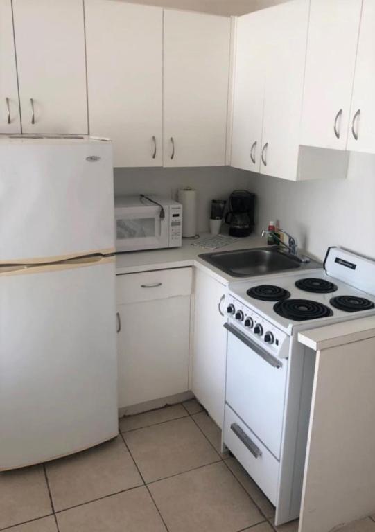 Ocean Front Casablanca Studios with FULL KITCHENS & Beach access By BL Rentals - Apartment