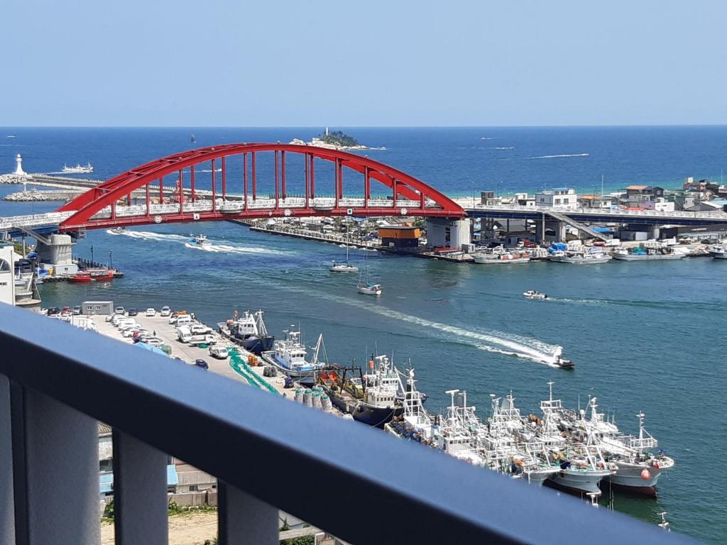 Sunrise11F JuniorSuite room, Ocean & Lake view, Netflix O - Chambre Lit Queen-Size Avec Vue Sur Mer