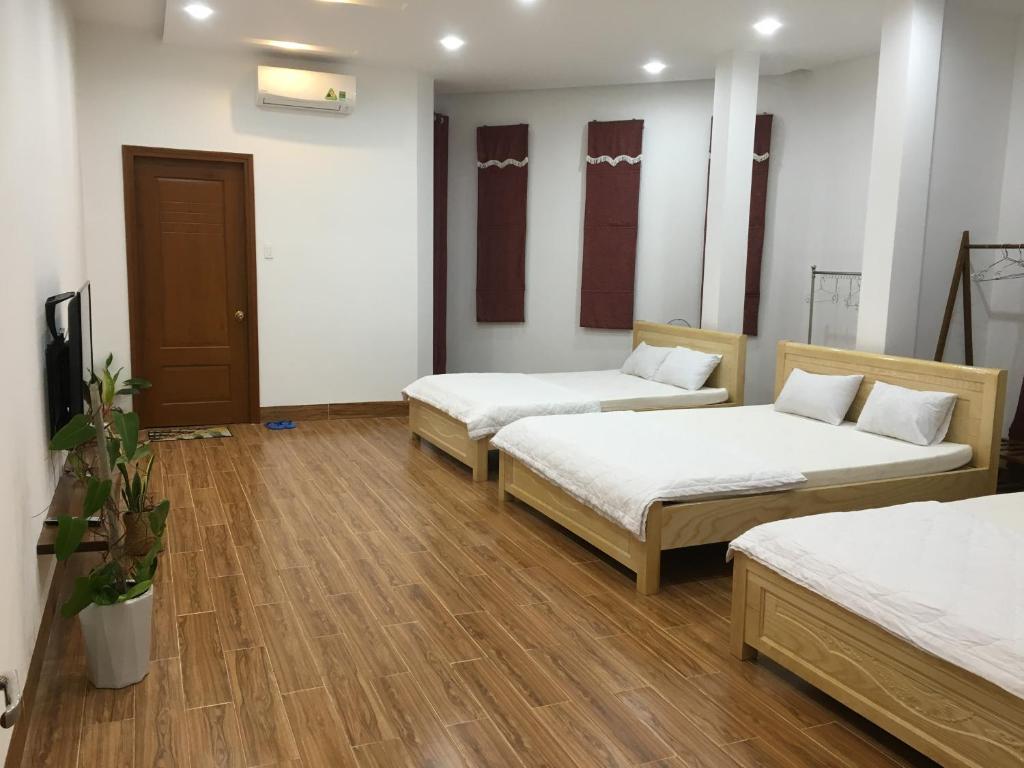 Postel nebo postele na pokoji v ubytování Ken King 2 - homestay gần biển giá rẻ