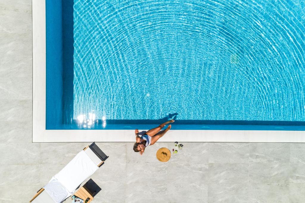 Bazén v ubytování Ninemia Luxury Residence nebo v jeho okolí