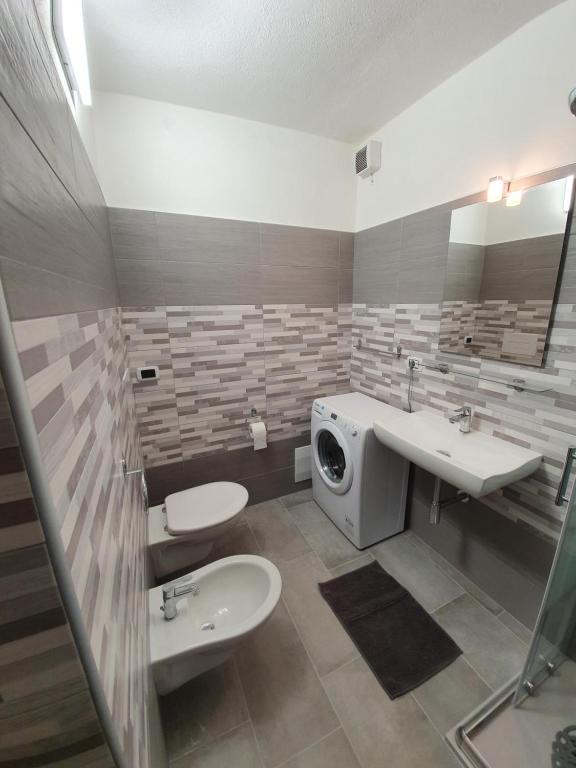 A bathroom at Yellowhouse