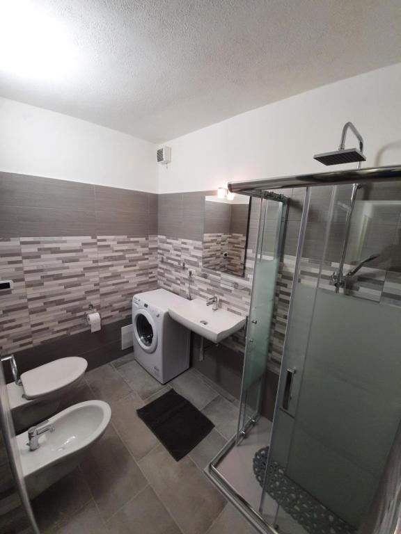 A bathroom at Yellowhouse