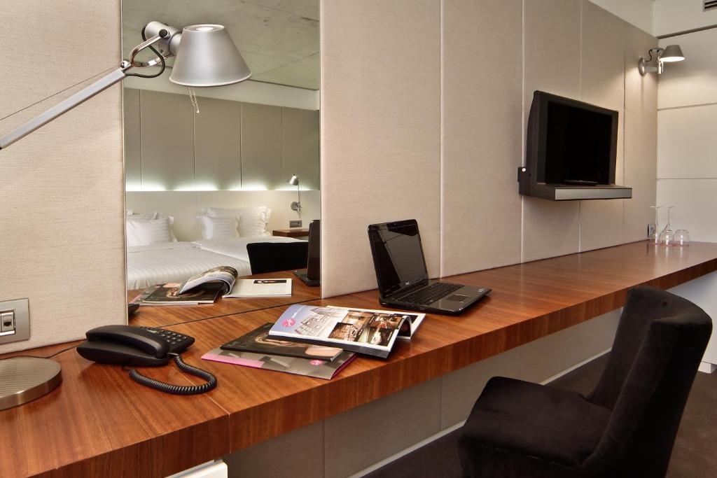 Graffit Gallery Design Hotel - Standard Double Room