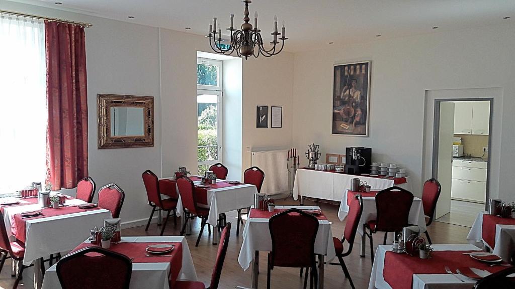 Reštaurácia alebo iné gastronomické zariadenie v ubytovaní Gästehaus Karl August