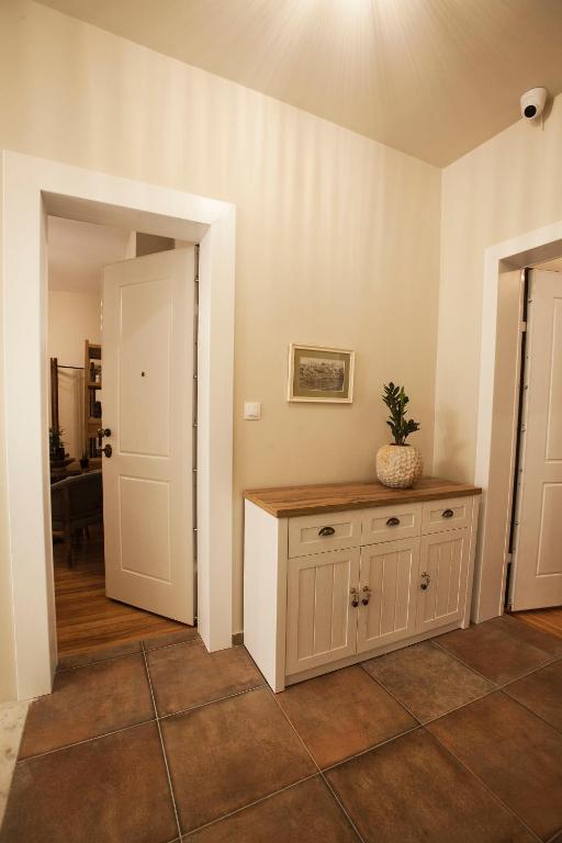 Kuchnia lub aneks kuchenny w obiekcie Bentzi...Boutique Apartment 6, Superior Suite for 4 Guests