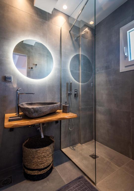 Kúpeľňa v ubytovaní Milos Del Sol Studios