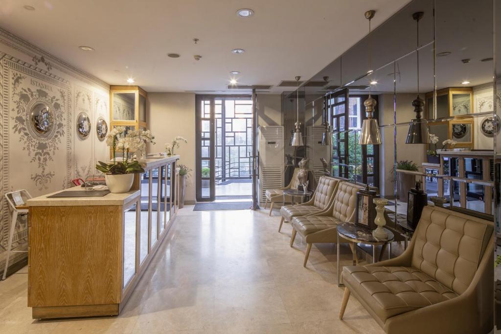 A seating area at The Gate Ataşehir Finance Centre