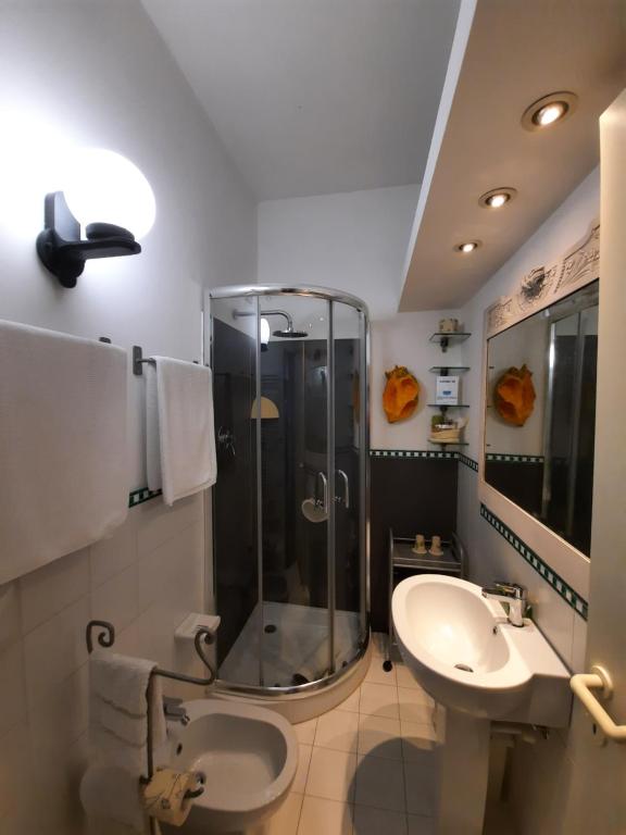 Kúpeľňa v ubytovaní LE TERRE DEL DRAGO Apartment