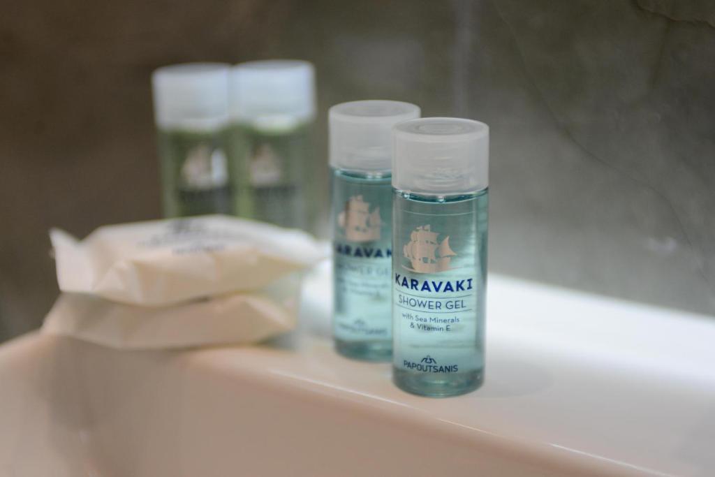 Comfort Suites & Rooms - 17