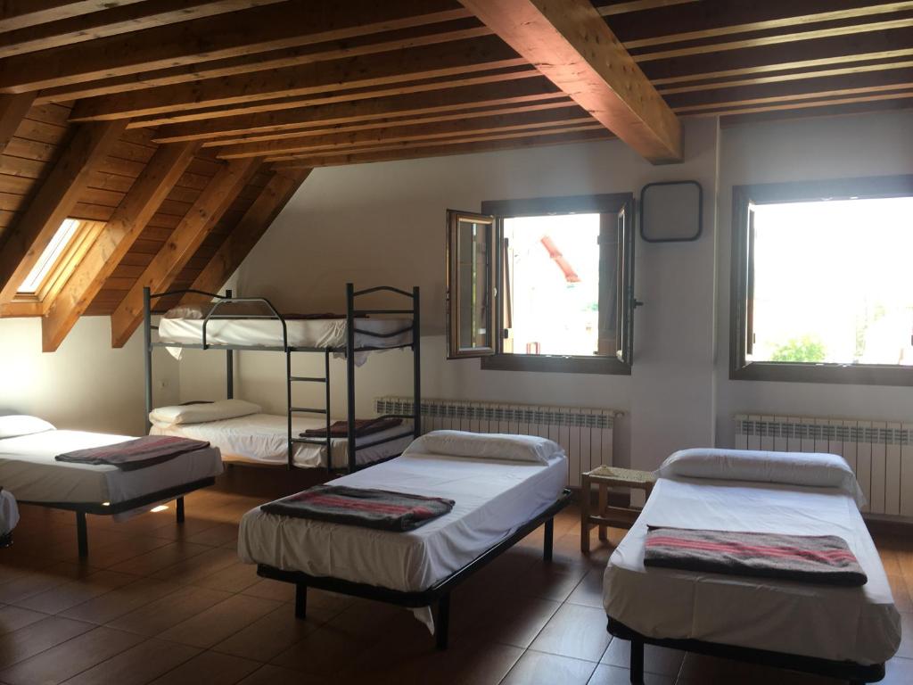 Postel nebo postele na pokoji v ubytování Hostal Rural Haizea
