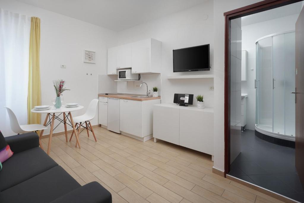 Kuchnia lub aneks kuchenny w obiekcie Apartments Antons
