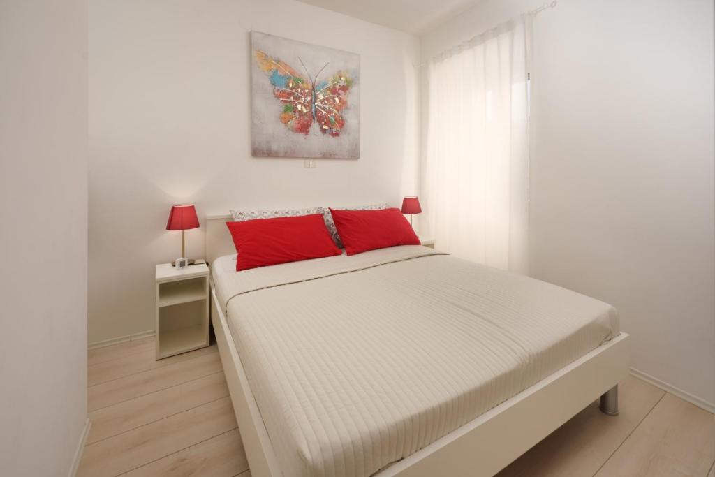 Łóżko lub łóżka w pokoju w obiekcie Apartments Antons 2